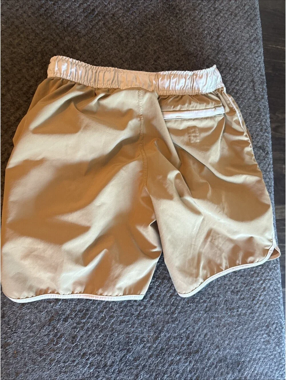 Vuori Shorts Mens Small Beige Tan Drawstring Athletic Swim Boardshort Quick Dry